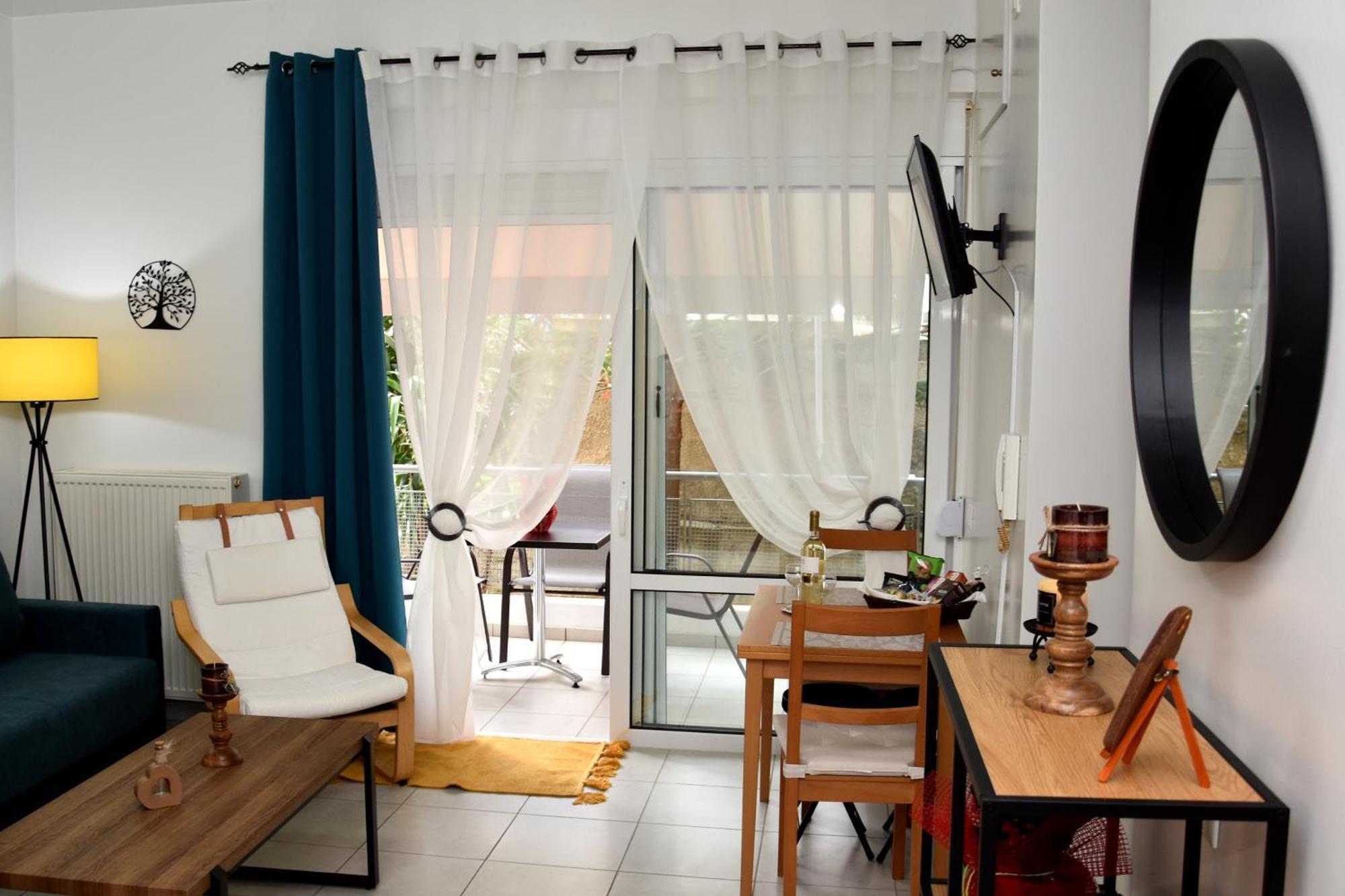 Floras House Apartment *